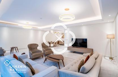 Villa - 5 Bedrooms - 6 Bathrooms for rent in Floresta Gardens - Floresta Gardens - The Pearl Island - Doha