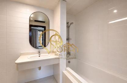 Apartment - 1 Bedroom - 2 Bathrooms for rent in East Porto Drive - Porto Arabia - The Pearl Island - Doha