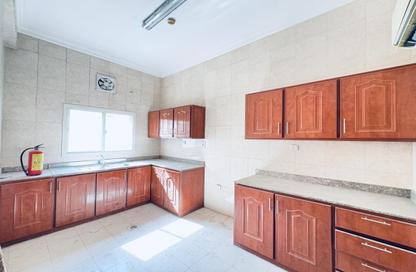 Apartment - 2 Bedrooms - 2 Bathrooms for rent in Umm Ghwailina Comm - Umm Ghuwalina - Umm Ghuwailina - Doha