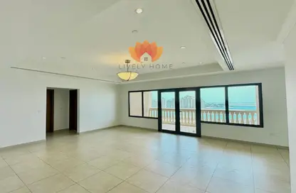 Apartment - 2 Bedrooms - 3 Bathrooms for rent in West Porto Drive - Porto Arabia - The Pearl Island - Doha