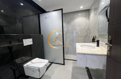 Apartment - 2 Bedrooms - 2 Bathrooms for rent in Umm Ghuwailina 4 - Umm Ghuwailina - Doha