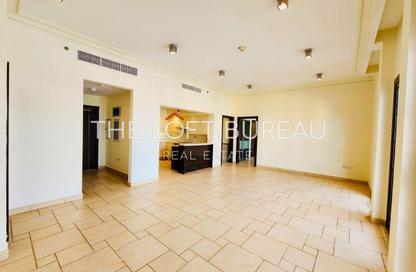 Apartment - 2 Bedrooms - 3 Bathrooms for rent in Murano - Qanat Quartier - The Pearl Island - Doha
