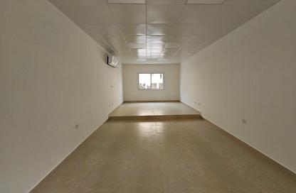 Shop - Studio - 1 Bathroom for rent in Al Mansoura - Al Mansoura - Doha