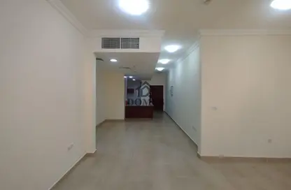 شقة - 3 غرف نوم - 3 حمامات للايجار في شارع الزبير بكار - السد - الدوحة