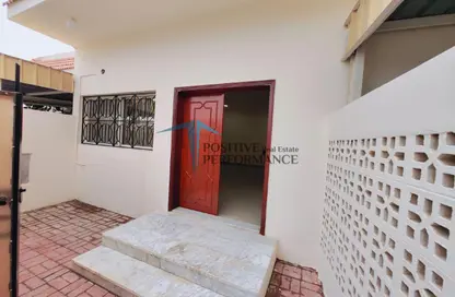 Villa - 2 Bedrooms - 2 Bathrooms for rent in Ras Abu Aboud - Doha