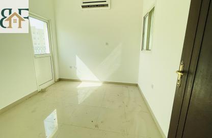 Apartment - 2 Bedrooms - 2 Bathrooms for rent in Al Mansoura - Al Mansoura - Doha