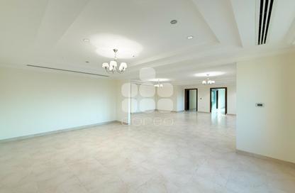 Apartment - 2 Bedrooms - 2 Bathrooms for rent in Burj Eleganté - Porto Arabia - The Pearl Island - Doha
