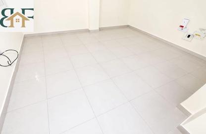 Apartment - 2 Bedrooms - 2 Bathrooms for rent in Umm Ghwailina Comm - Umm Ghuwalina - Umm Ghuwailina - Doha