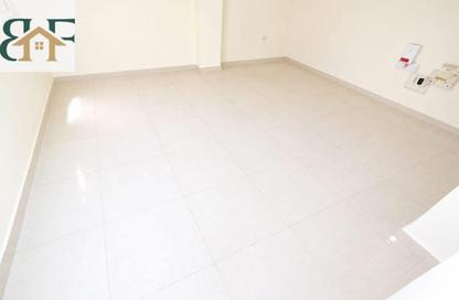 Apartment - 2 Bedrooms - 2 Bathrooms for rent in Umm Ghwailina Comm - Umm Ghuwalina - Umm Ghuwailina - Doha