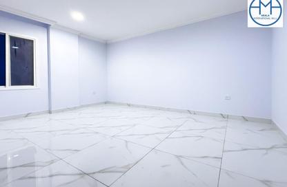 Apartment - 2 Bedrooms - 2 Bathrooms for rent in Bin Omran 35 - Fereej Bin Omran - Doha
