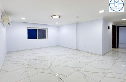 Apartment - 2 Bedrooms - 2 Bathrooms for rent in Bin Omran 35 - Fereej Bin Omran - Doha