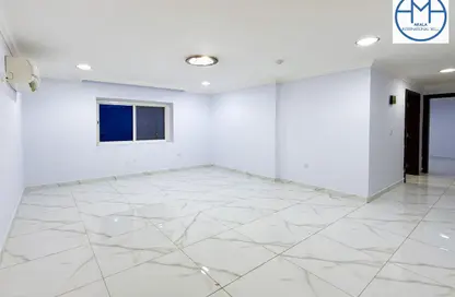 Apartment - 2 Bedrooms - 2 Bathrooms for rent in Bin Omran 35 - Fereej Bin Omran - Doha