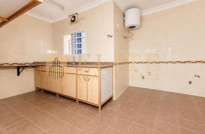 Apartment - 3 Bedrooms - 2 Bathrooms for rent in Ramada Commercial Building - Al Rawabi Street - Al Muntazah - Doha