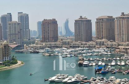 شقة - 2 غرف نوم - 2 حمامات للايجار في طريق بورتو الغربي - بورتو أرابيا - جزيرة اللؤلؤة - الدوحة