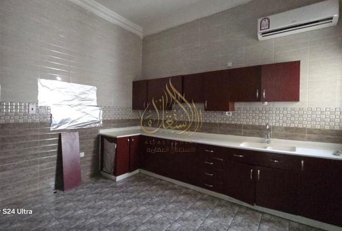 MODERN FINISHING/ 6-BEDROOMS VILLA/PRIME LOCATION.