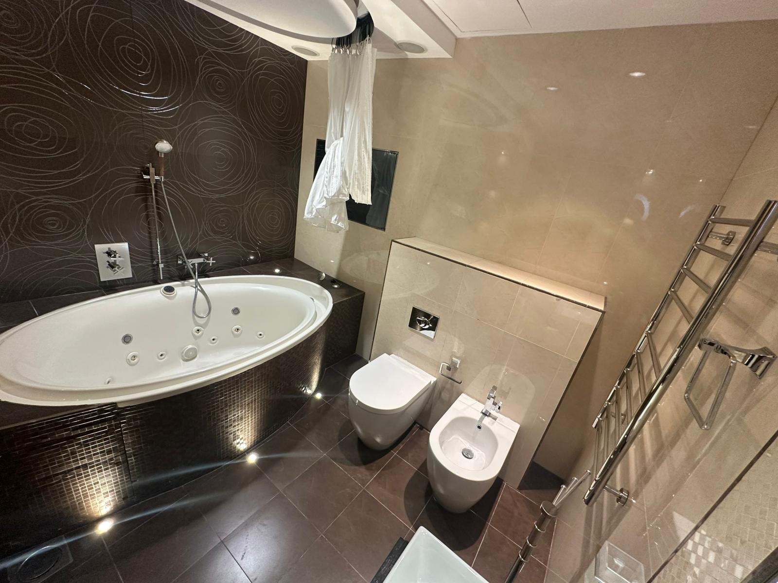 2BHK Furnished High Floor Bills Inc One month free thumbnail 10