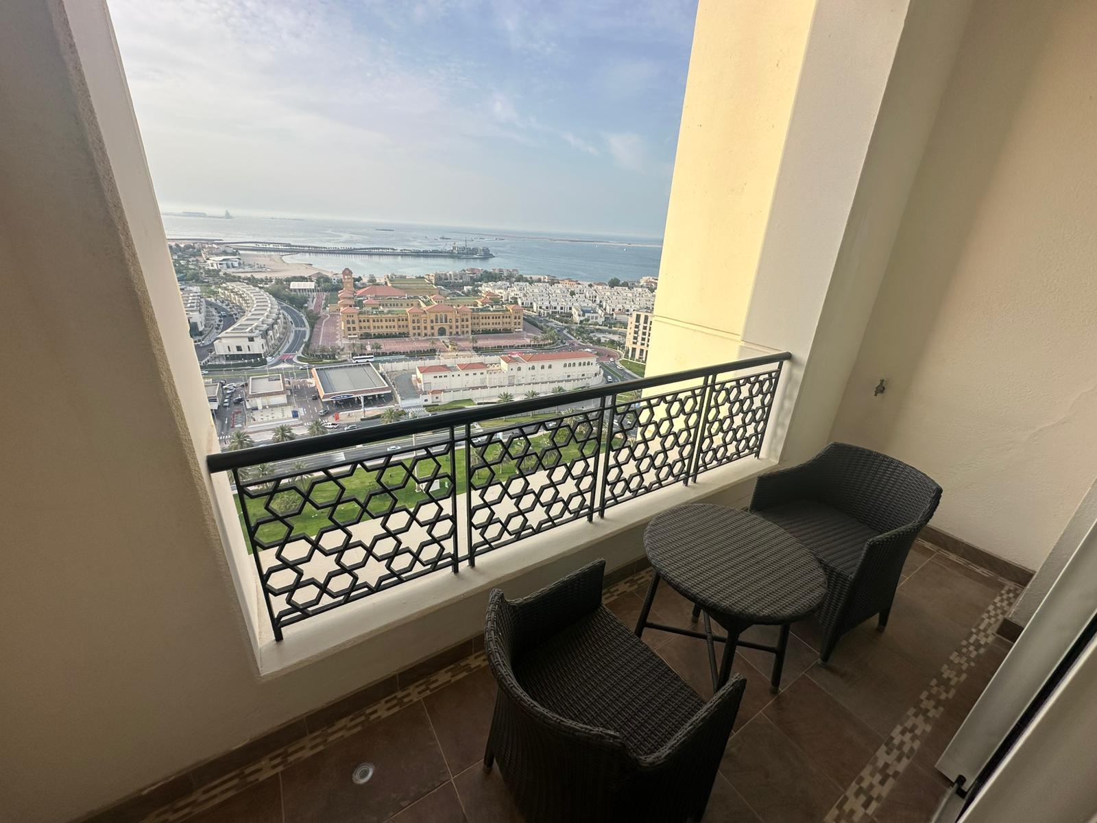 2BHK Furnished High Floor Bills Inc One month free thumbnail 18