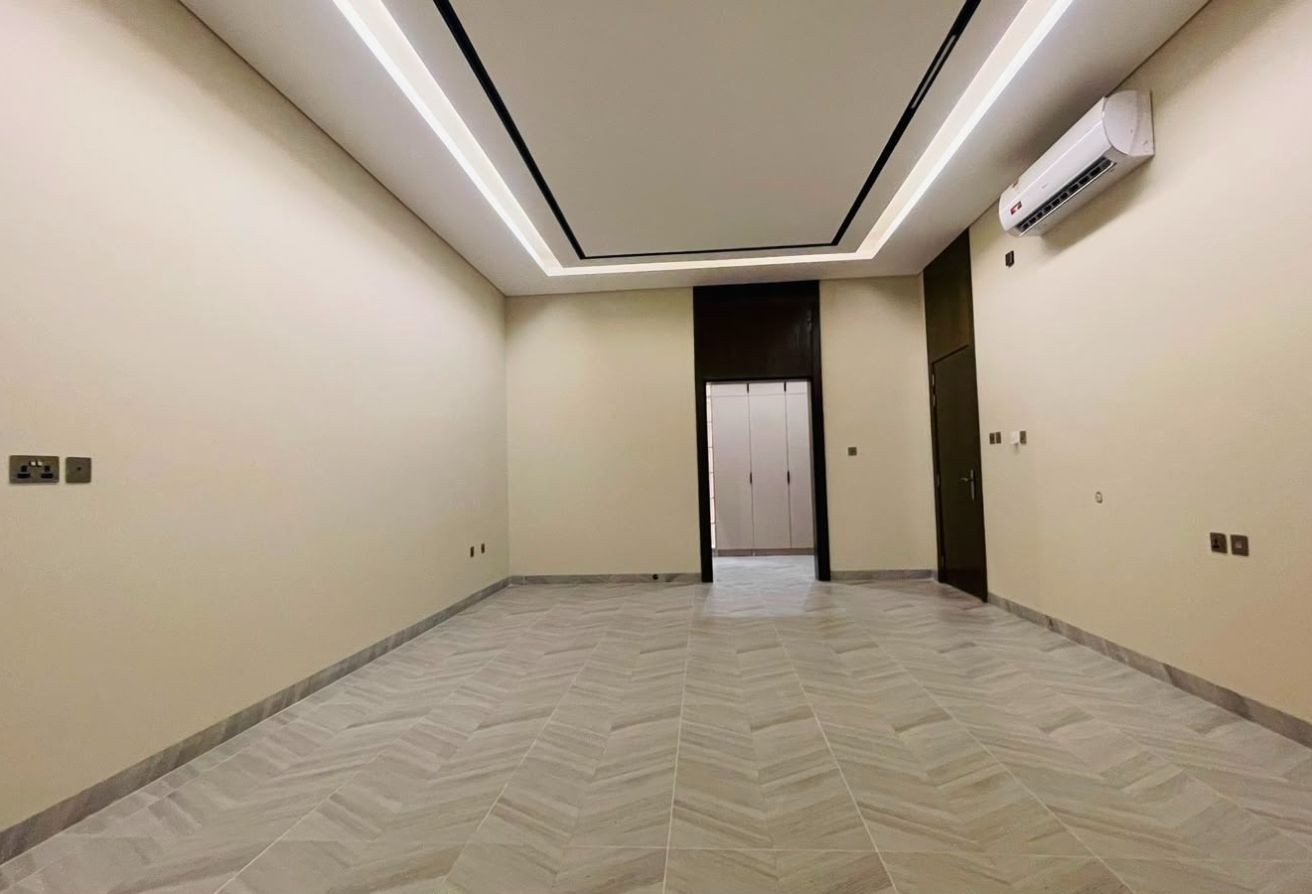 7 Master BR | Private Lift & Majles | Tittle deed thumbnail 7