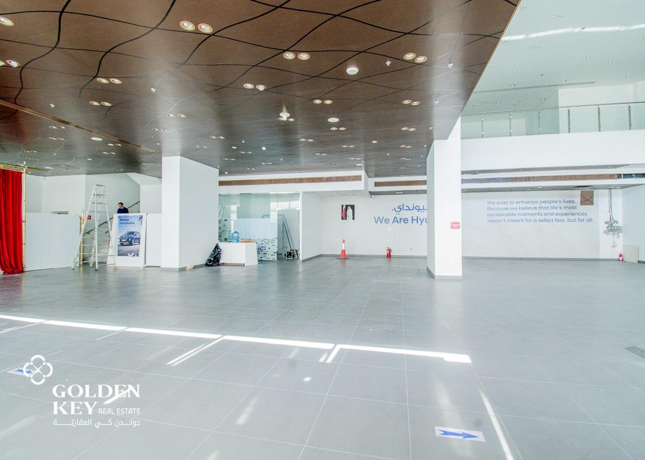 High-Visibility Showroom – Ground + Mezzanine