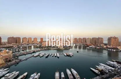 شقة - 3 غرف نوم - 5 حمامات للايجار في طريق بورتو الشرقي - بورتو أرابيا - جزيرة اللؤلؤة - الدوحة