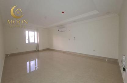 Apartment - 1 Bedroom - 2 Bathrooms for rent in Umm Ghwailina Comm - Umm Ghuwalina - Umm Ghuwailina - Doha