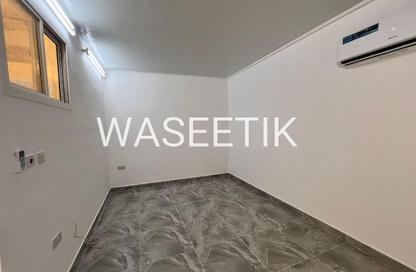 Apartment - Studio - 1 Bathroom for rent in Umm Al Seneem Street - Ain Khaled - Doha