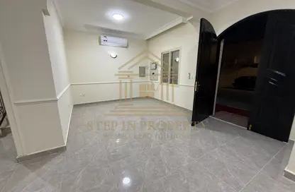 Villa - 3 Bedrooms - 3 Bathrooms for rent in Umm Al Seneem Street - Ain Khaled - Doha