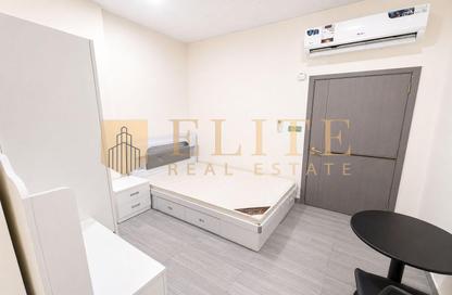Apartment - Studio - 1 Bathroom for rent in Umm Ghwailina Comm - Umm Ghuwalina - Umm Ghuwailina - Doha
