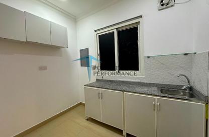 Apartment - Studio - 1 Bathroom for rent in Mamoura 18 - Al Maamoura - Doha