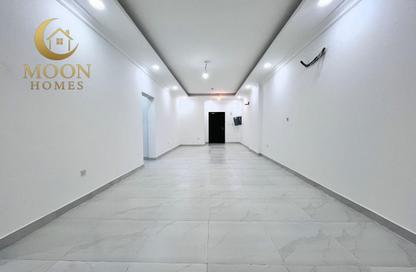 Apartment - 2 - 3 for rent in Umm Ghwailina Comm - Umm Ghuwalina - Umm Ghuwailina - Doha