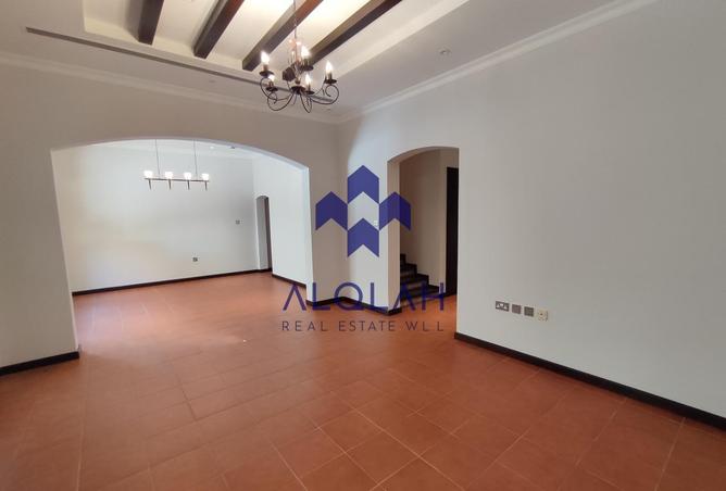 998532 - Property Image 2