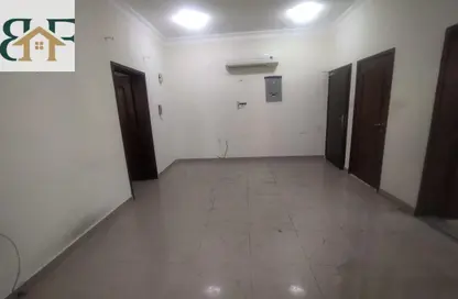 Apartment - 1 Bedroom - 2 Bathrooms for rent in Umm Ghwailina Comm - Umm Ghuwalina - Umm Ghuwailina - Doha