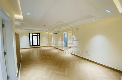 شقة - 2 غرف نوم - 2 حمامات للايجار في شارع النصر - النصر - الدوحة