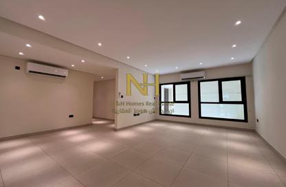 Apartment - 3 Bedrooms - 4 Bathrooms for rent in Umm Ghwailina Comm - Umm Ghuwalina - Umm Ghuwailina - Doha