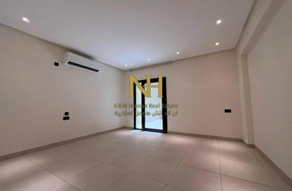 Apartment - 3 Bedrooms - 4 Bathrooms for rent in Umm Ghwailina Comm - Umm Ghuwalina - Umm Ghuwailina - Doha