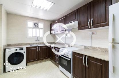 Whole Building - Studio - 1 Bathroom for rent in Al Sadd Road - Al Sadd - Doha
