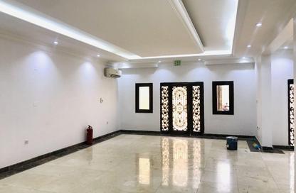 فيلا - 5 - 6 للبيع في 871 شارع - جنوب الدحيل - الدحيل - الدوحة