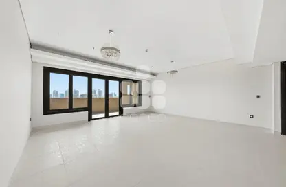 Apartment - 3 Bedrooms - 4 Bathrooms for rent in Tower 22 - Porto Arabia - The Pearl Island - Doha
