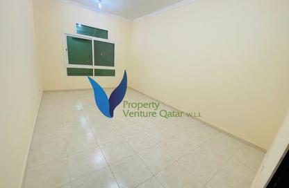 Villa - 5 Bedrooms - 3 Bathrooms for rent in Al Aziziyah - Al Aziziyah - Doha