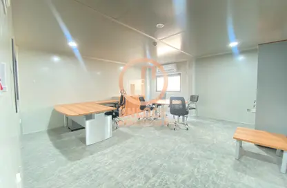 مساحات مكتبية - استوديو - 2 حمامات للايجار في شارع الصناعية الشرقي - بركة العوامر - الوكرة