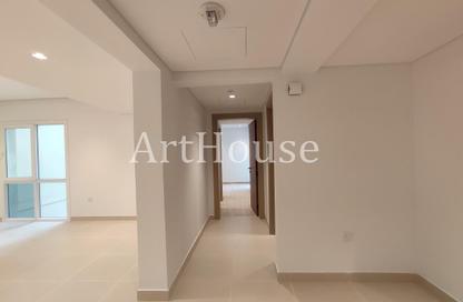 Apartment - 2 Bedrooms - 3 Bathrooms for rent in Corniche Road - Corniche Road - Doha