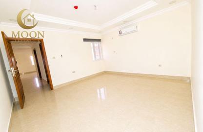 Apartment - 1 Bedroom - 2 Bathrooms for rent in Umm Ghuwailina 4 - Umm Ghuwailina - Doha