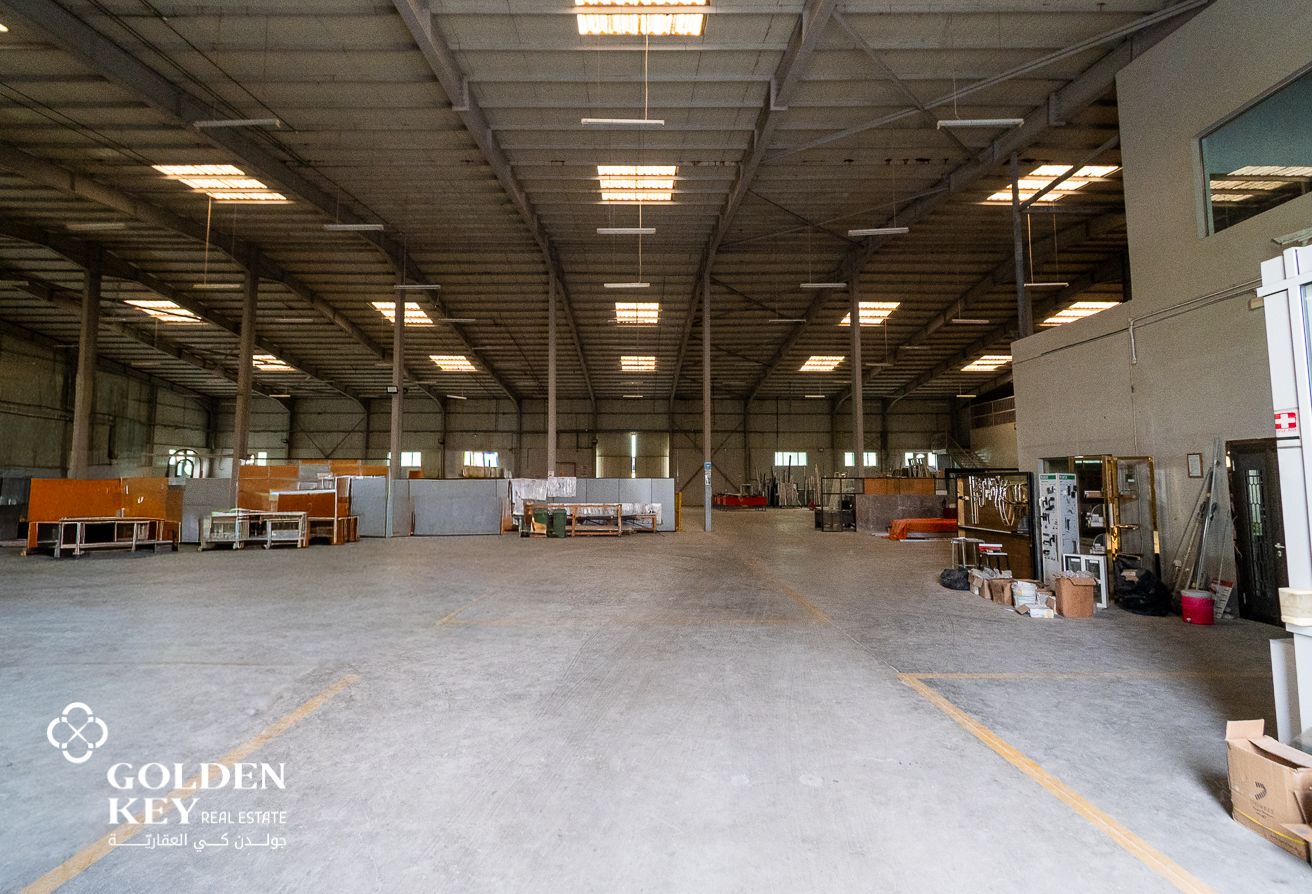Fully Equipped Aluminum and Plastic Factory