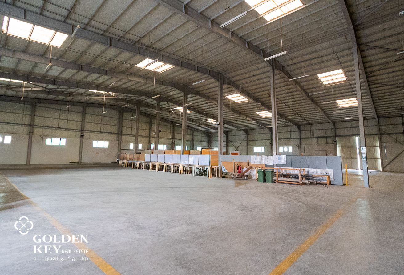 Fully Equipped Aluminum and Plastic Factory