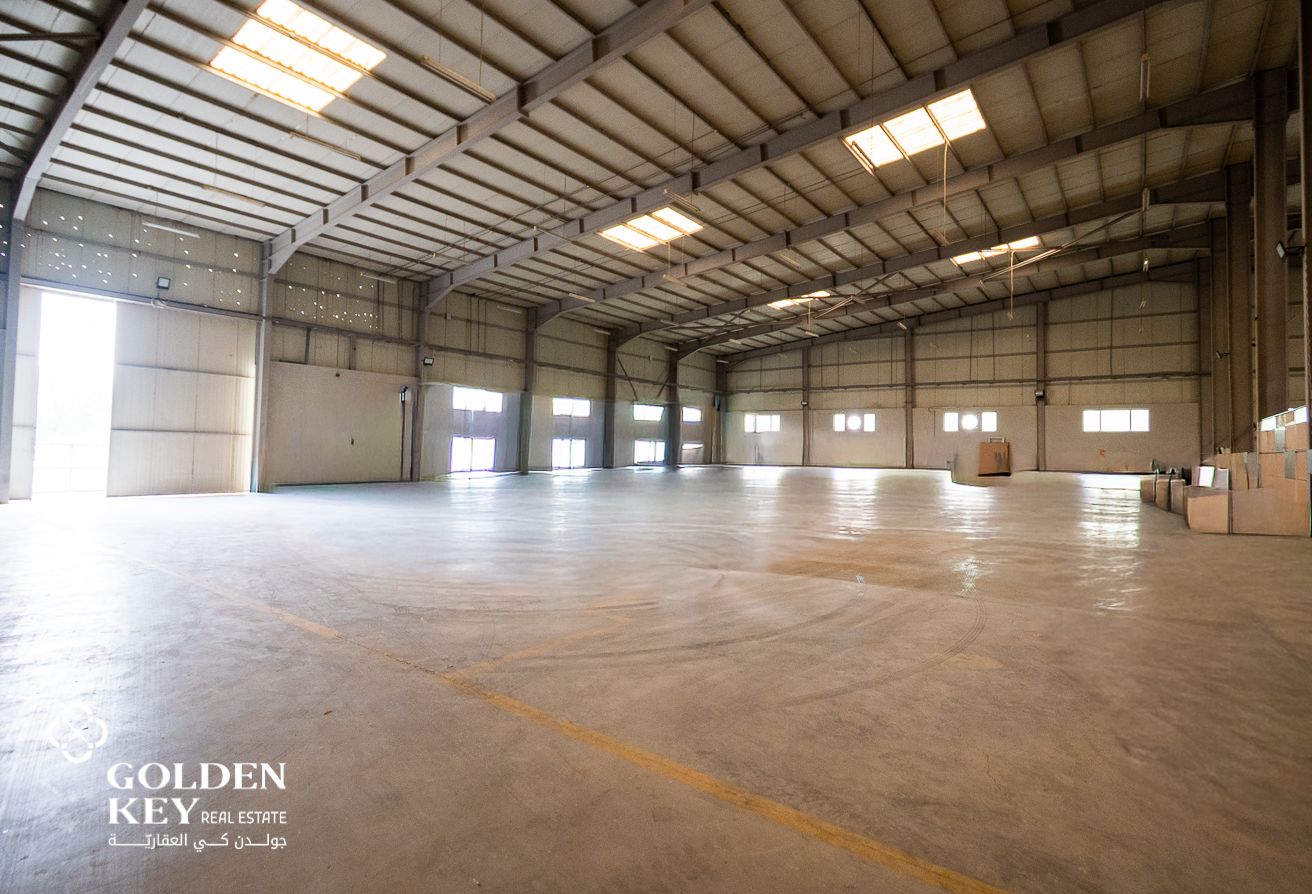 Fully Equipped Aluminum and Plastic Factory