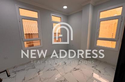 Apartment - 3 Bedrooms - 2 Bathrooms for rent in Umm Ghwailina Comm - Umm Ghuwalina - Umm Ghuwailina - Doha