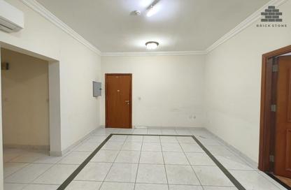 Apartment - 1 Bedroom - 1 Bathroom for rent in Salaja Street - Doha Al Jadeed - Doha