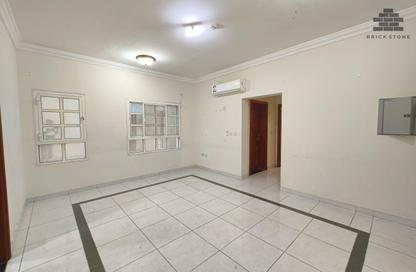 Apartment - 1 Bedroom - 1 Bathroom for rent in Salaja Street - Doha Al Jadeed - Doha