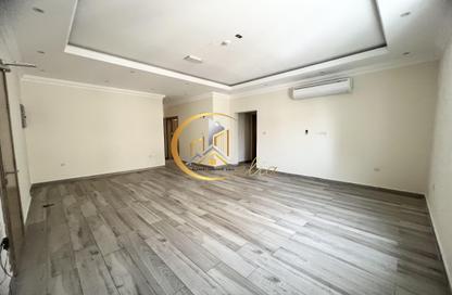 Apartment - 2 Bedrooms - 3 Bathrooms for rent in Thabit Bin Zaid Street - Al Mansoura - Doha