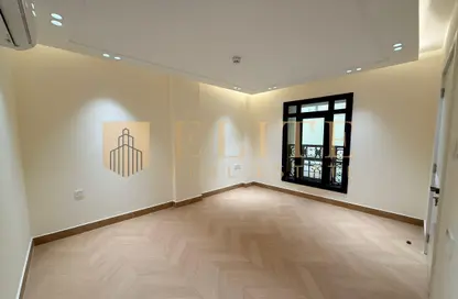 شقة - 2 غرف نوم - 2 حمامات للايجار في شارع النصر - النصر - الدوحة